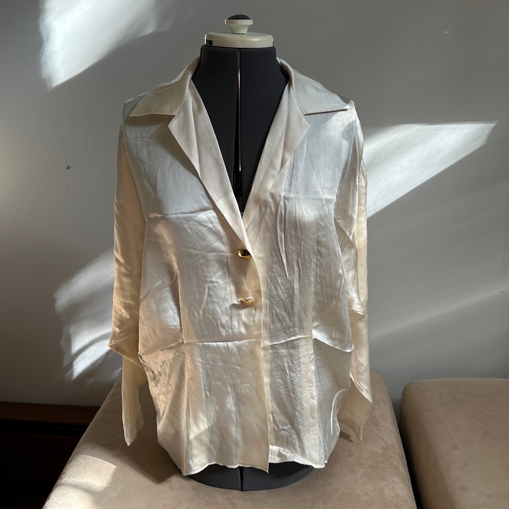 ST. JOHN 100% Silk Oversized Button Down Blouse